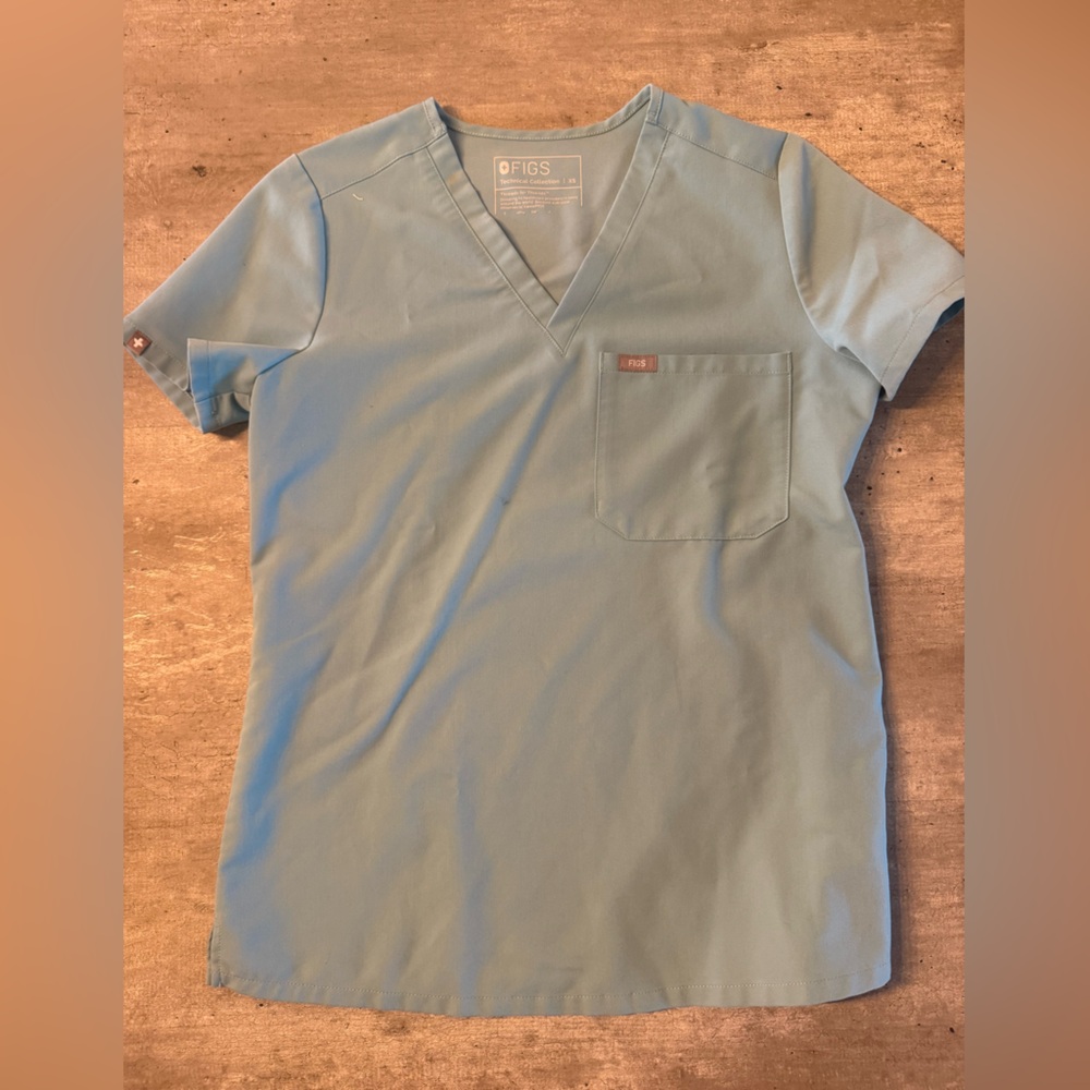 Women’s Fig Scrub Top. XS.